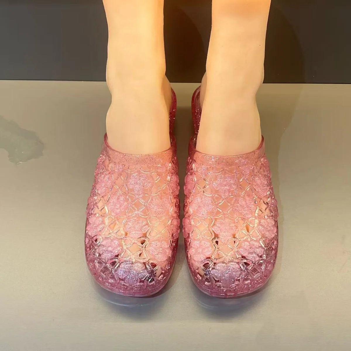 New transparent Crystal Slippers for Women Non-slip Thick Soled Odor-resistant Sandals Fashion Cut-outs Outdoor Jelly Slides