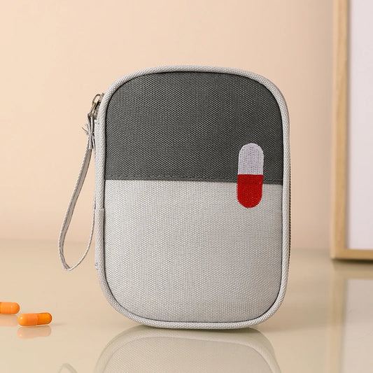 Portable medicine bags, emergency school health kits, mandatory equipment for students returning to school, and storage bags for
