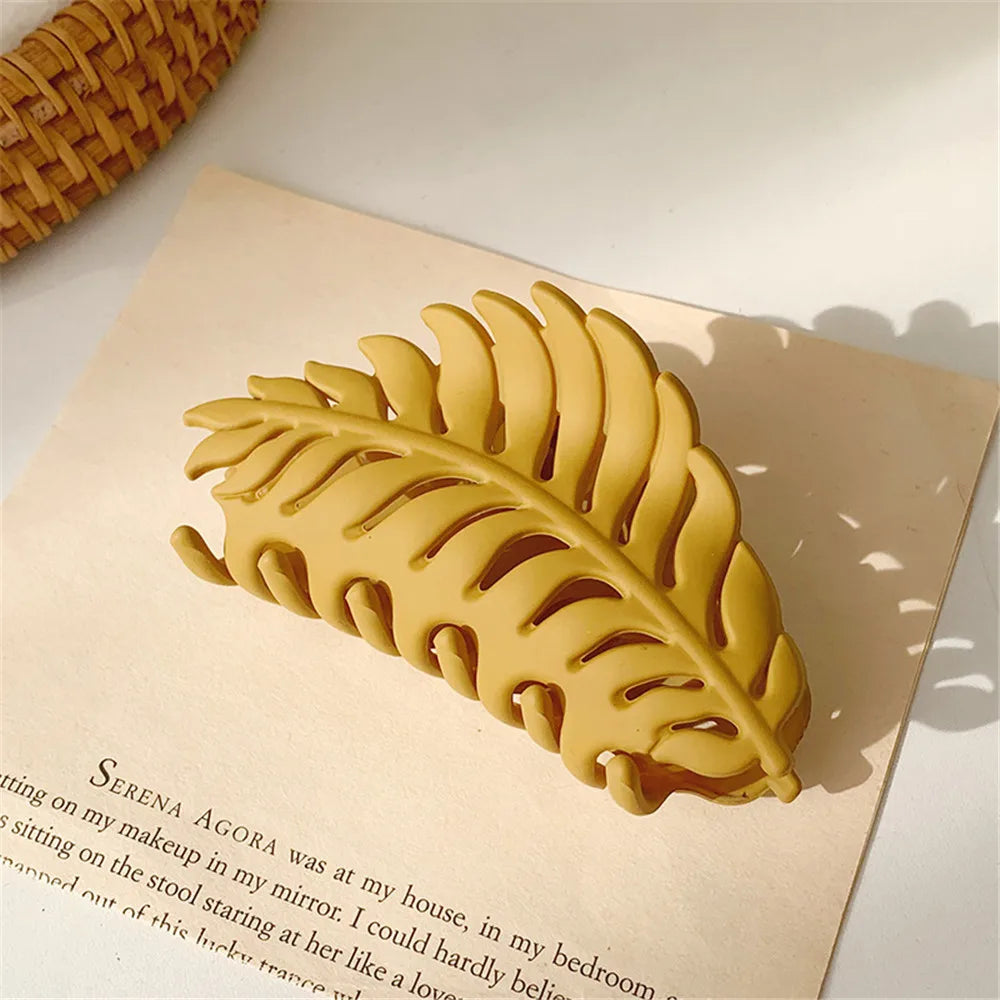 Matte Leaf Shape SolidColor Hair Claw for Women Frosted Grab Clip Bun Hair Accessories Styling Tool Ins Simple All-Match Hairpin