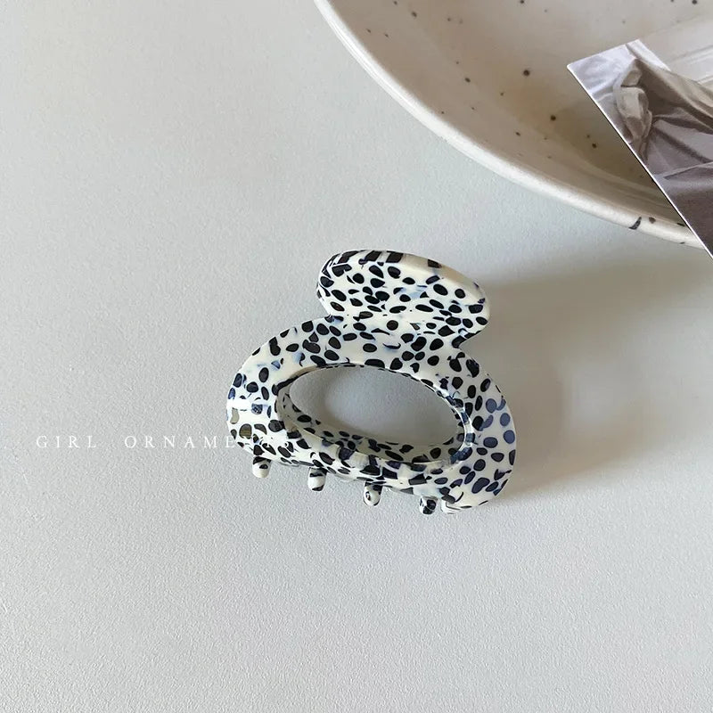 Elegant Sweet Small Oval Hair Claw Clip for Women Secure Grip Hair Accessories Ponytails Cute Hair Clips Sophisticated Style