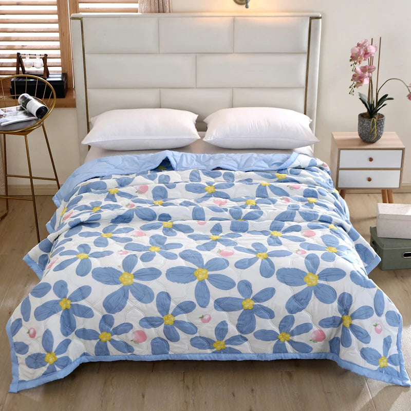Elegant Printed Cooling Summer Quilt, Soft Washed Fabric Lightweight Quilted Comforter, Breathable Machine Washable Bed Blanket,