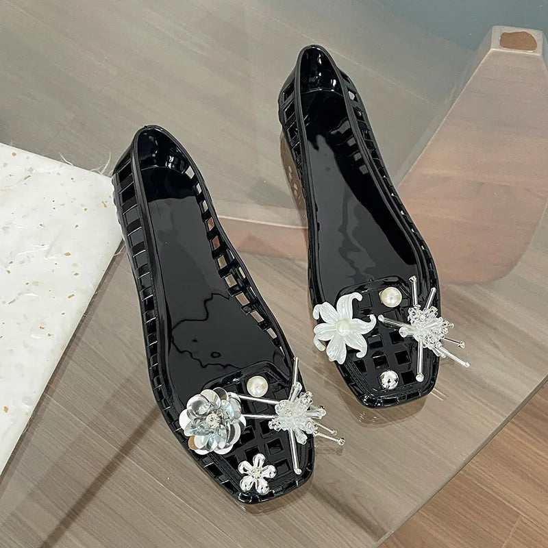 Elegant Glitter Pearl Flower Pvc Jelly Shoes Women Summer 2026 DIY Pearl Transparent Sandals Clogs Korean Ballet Flats for Women