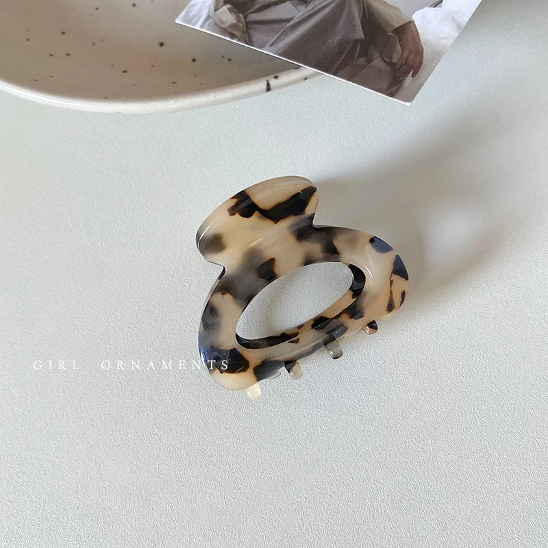 Elegant Sweet Small Oval Hair Claw Clip for Women Secure Grip Hair Accessories Ponytails Cute Hair Clips Sophisticated Style