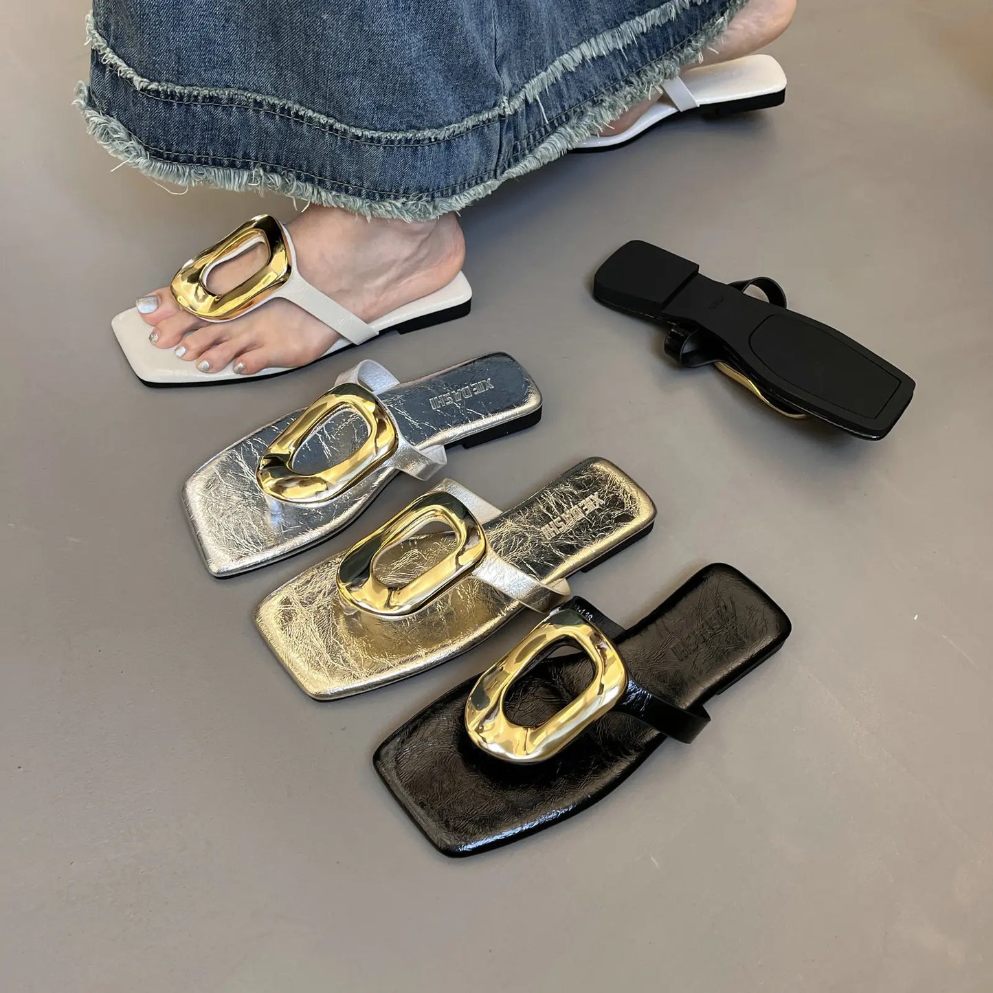 Women's Summer Square Toe Open Toe Flip-Flops Slipper Outdoor Versatile Toe Clip Casual Flat Metal Buckle Niche Sandals