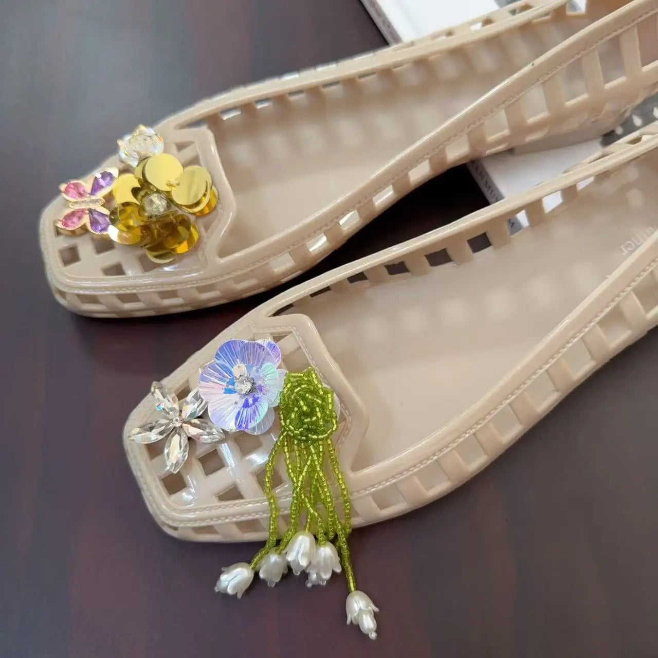 2026 women's new crystal shoes pearl jelly shoes, summer cute girls' crystal sandals, outdoor versatile slippers