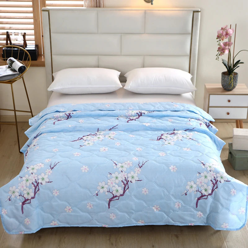 Elegant Printed Cooling Summer Quilt, Soft Washed Fabric Lightweight Quilted Comforter, Breathable Machine Washable Bed Blanket,