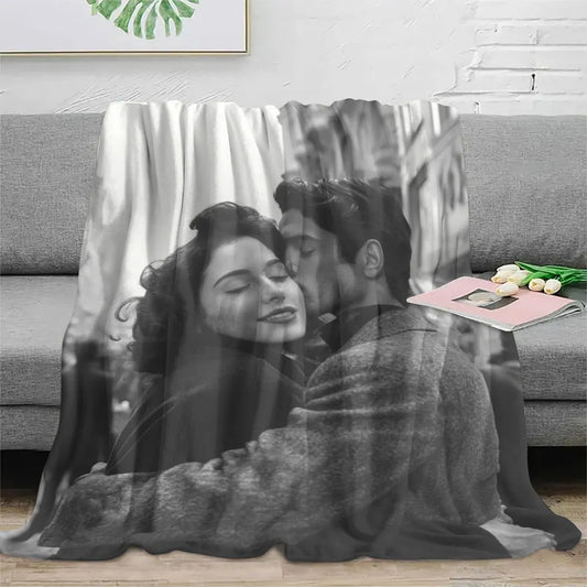 1 Piece of Custom DIY Personalized Photo Blanket for Your Loved One - Flannel Blanket with Personalized Photo, Soft and Warm, Suitable for Sofa, Bed, Office, Car, and Outdoor Travel - a Gift for Men and Women Suitable for All Seasons