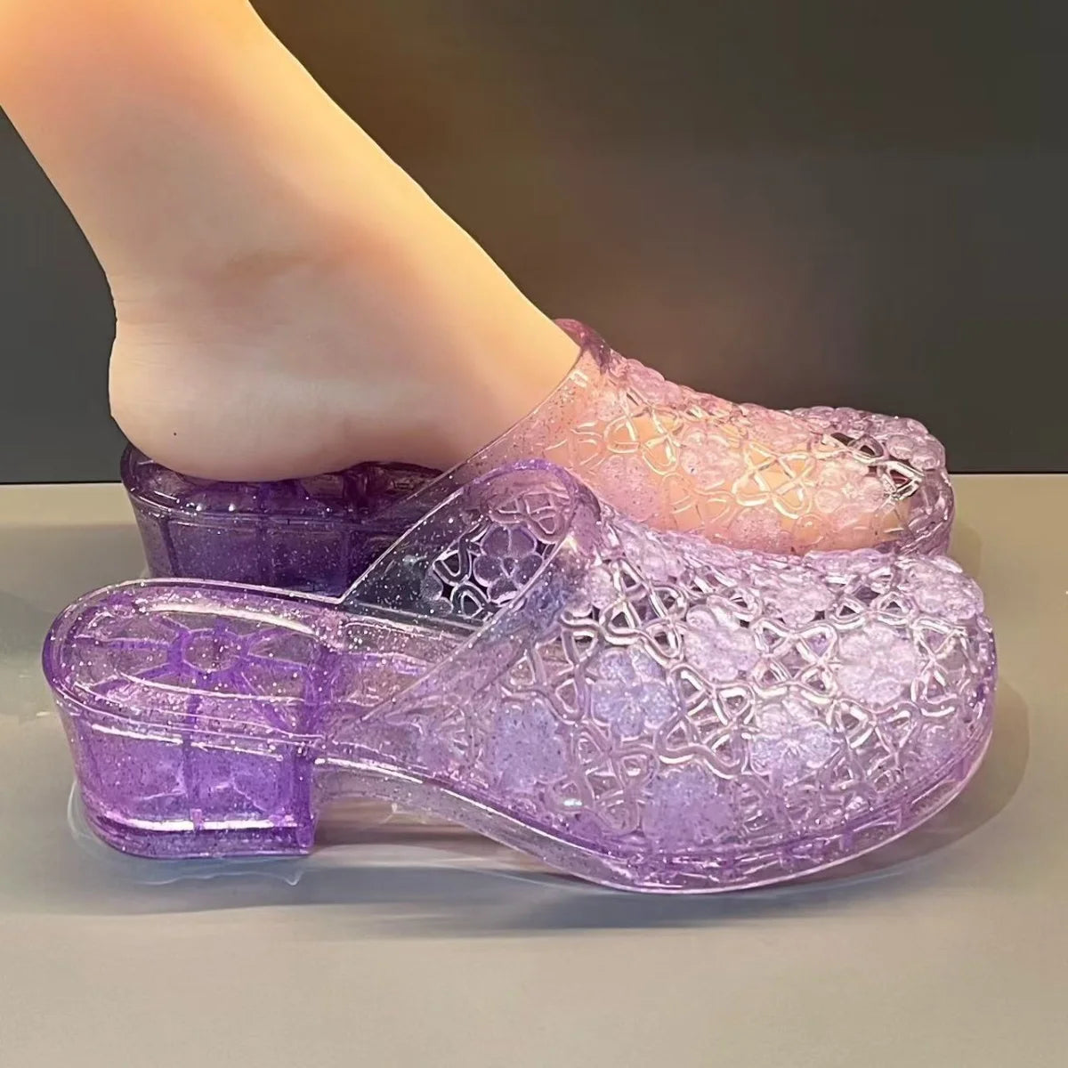 New transparent Crystal Slippers for Women Non-slip Thick Soled Odor-resistant Sandals Fashion Cut-outs Outdoor Jelly Slides