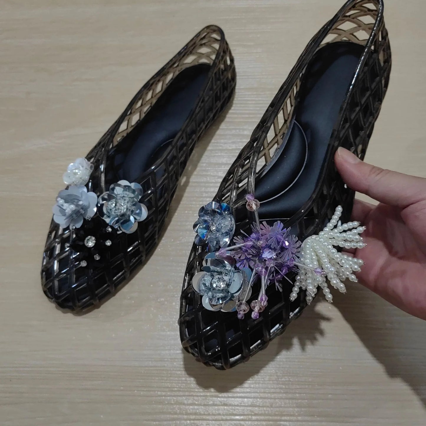 Women's Colorful Hollow Grid Flat Sandals Summer Ladies Flat Jelly Shoe DIY Non-slip Vacation Beach Shoes with Shoes Accessories