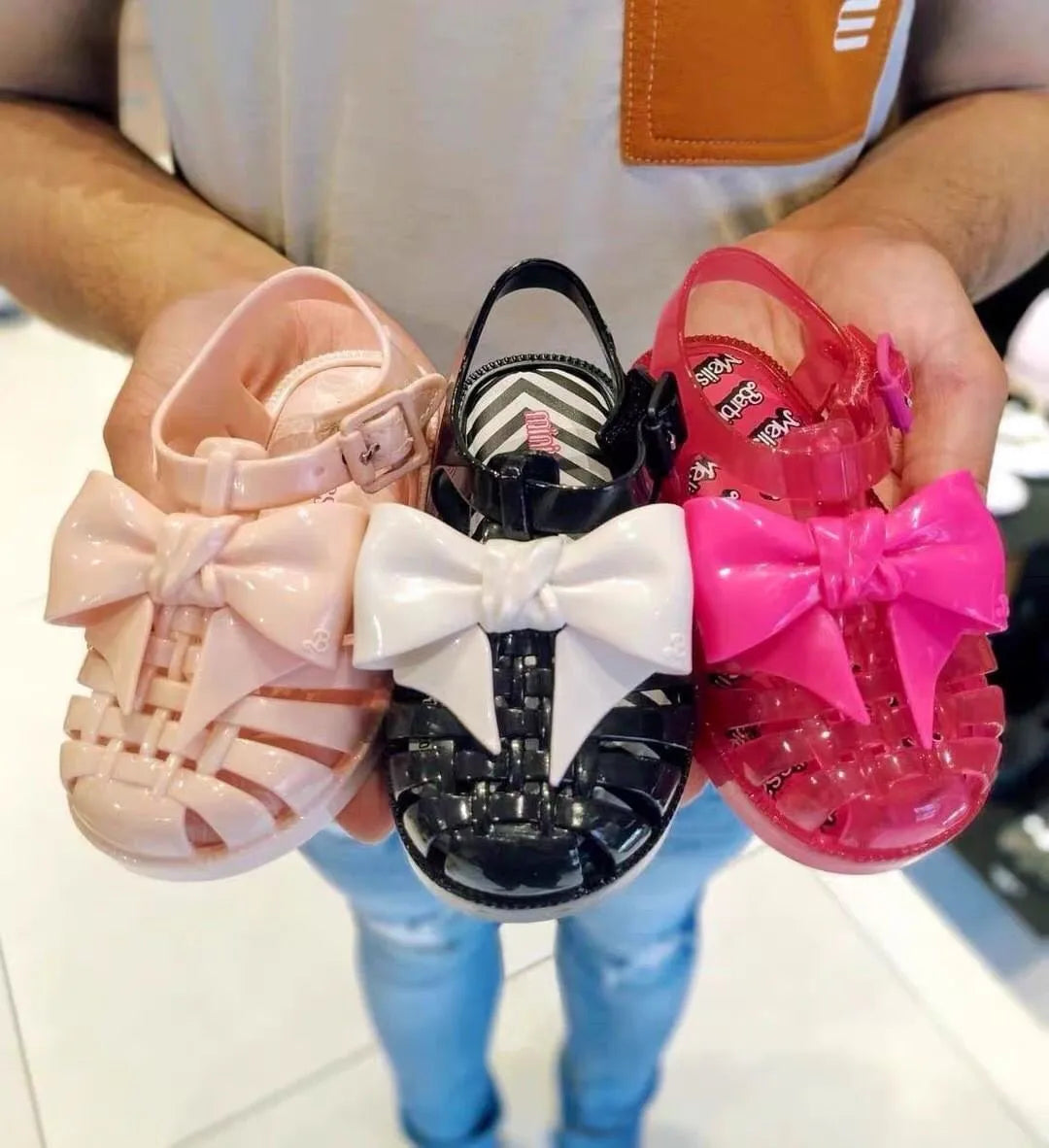 New Summer Girls Sandals Kids Jelly Shoes Hollow Breathable Retro Beach Shoes Fashion Sweet Children Roma Sandals HMI044