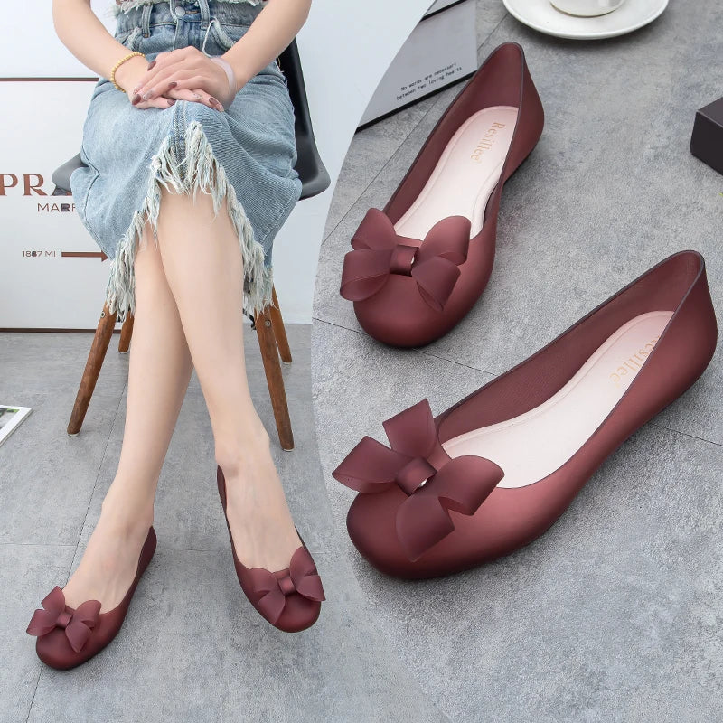 Women Bowknot Jelly Shoes Waterproof Flat Sandals Closed Toe Soft PVC Slip-On Casual Rain Shoes Beach Ballet Flats