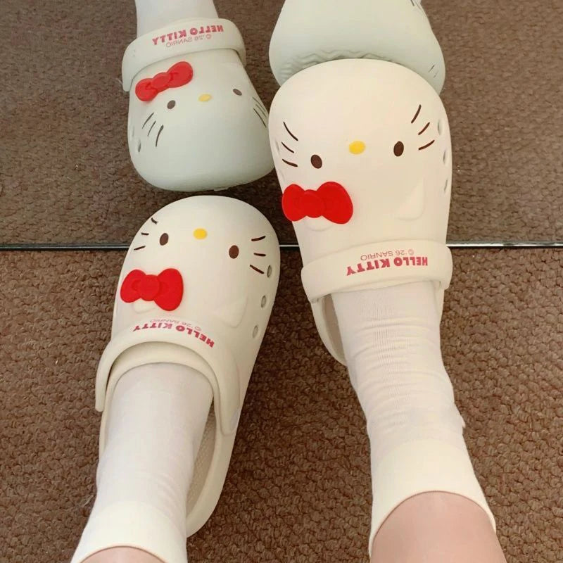 Kawaii HelloKitty Cartoon Peripheral Home Essential Women's Hole Shoes, Summer Slippers, Suitable for Summer Home and Beach Play