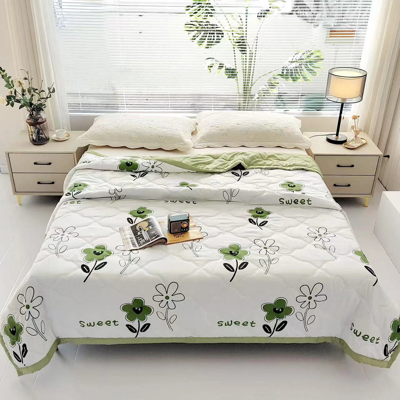 Elegant Printed Cooling Summer Quilt, Soft Washed Fabric Lightweight Quilted Comforter, Breathable Machine Washable Bed Blanket,