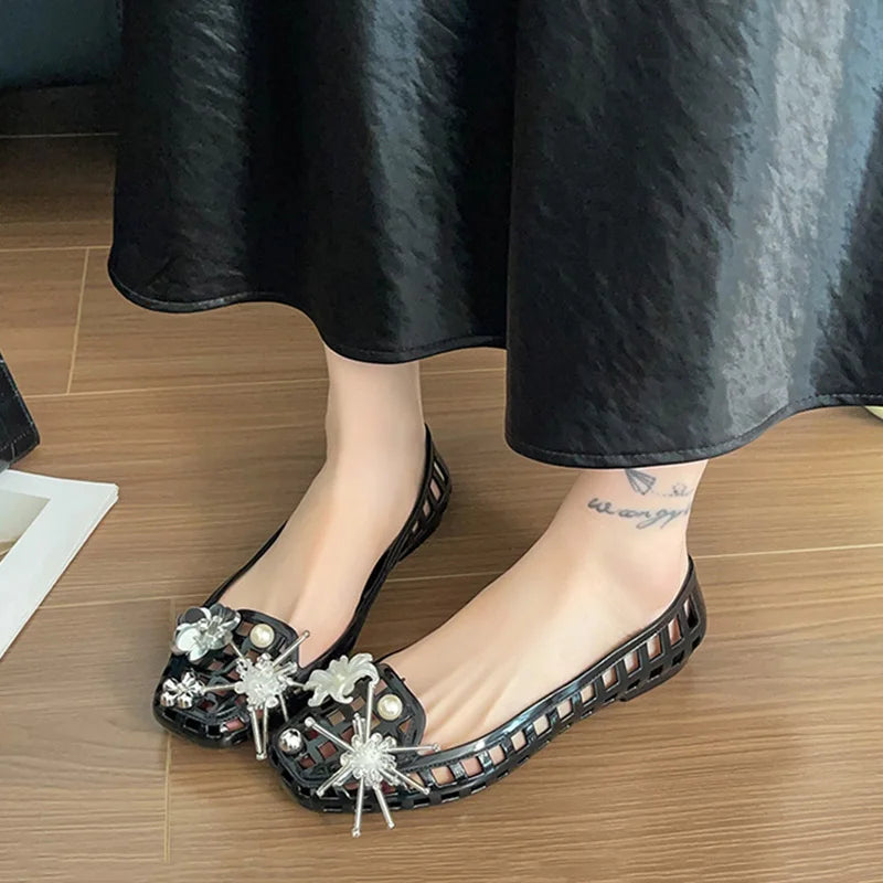 Elegant Glitter Pearl Flower Pvc Jelly Shoes Women Summer 2026 DIY Pearl Transparent Sandals Clogs Korean Ballet Flats for Women