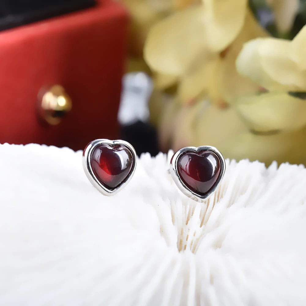 ITSMOS Natural Garnet Studs Earring Red Heart Gemstone Lovely Silver Post Earrings for Women Christmas Gift Elegant Jewelry