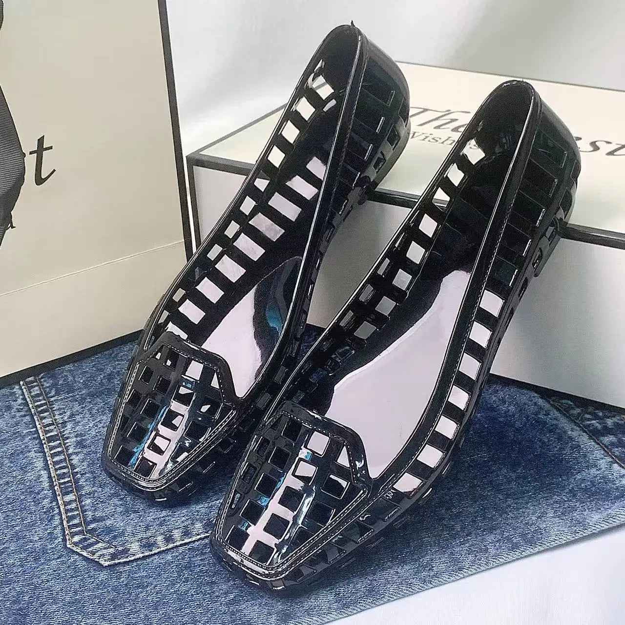 Spring and Summer New Korean Style Transparent Crystal Shoes for Women, Comfortable Closed-Toe Hollow Sandals, Soft and Fashionable Dongdaemun Jelly Shoes, Slip-On Slippers