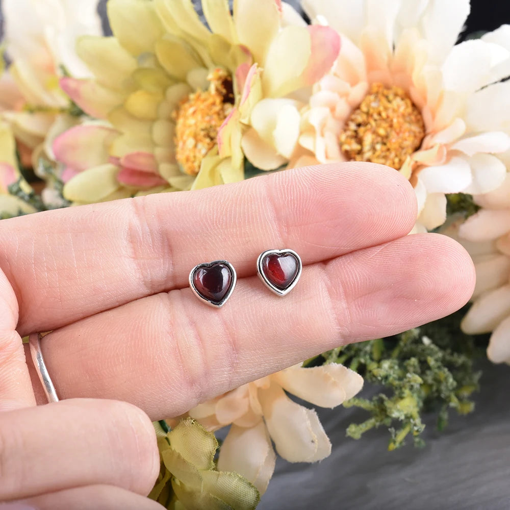 ITSMOS Natural Garnet Studs Earring Red Heart Gemstone Lovely Silver Post Earrings for Women Christmas Gift Elegant Jewelry
