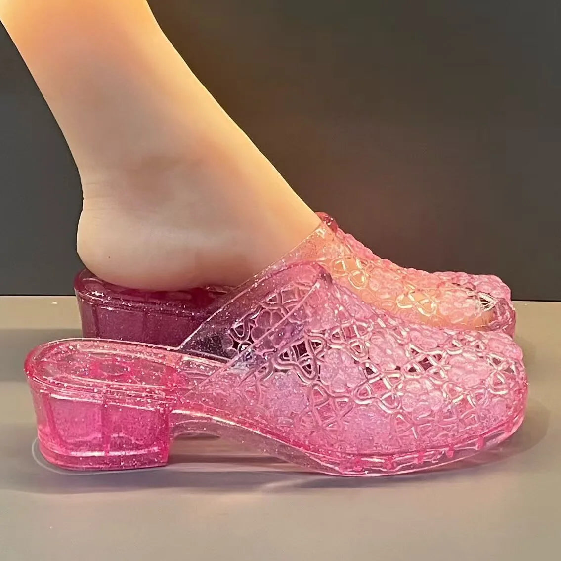 New transparent Crystal Slippers for Women Non-slip Thick Soled Odor-resistant Sandals Fashion Cut-outs Outdoor Jelly Slides