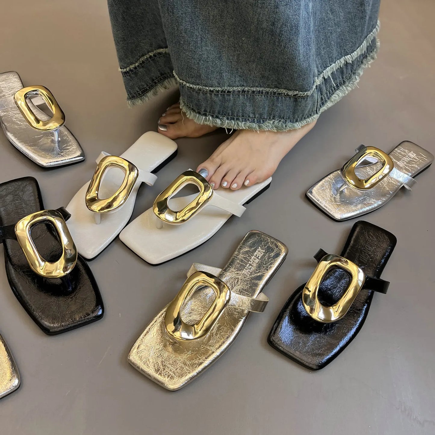 Women's Summer Square Toe Open Toe Flip-Flops Slipper Outdoor Versatile Toe Clip Casual Flat Metal Buckle Niche Sandals
