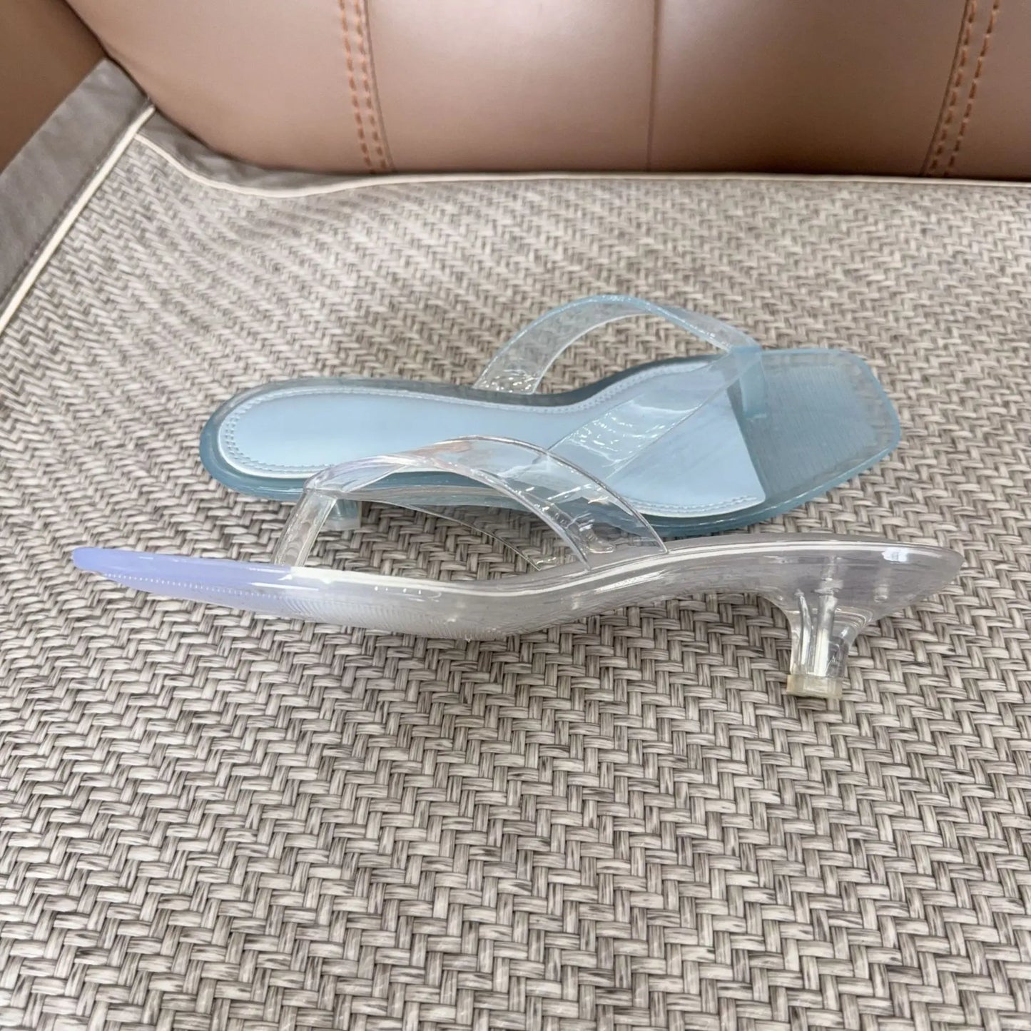 New Women's Jelly Slippers Summer 2026 Ladiies Outdoor Versatile Fashion Beach Sandals Low Heeled Crystal Flip Flops 36-41