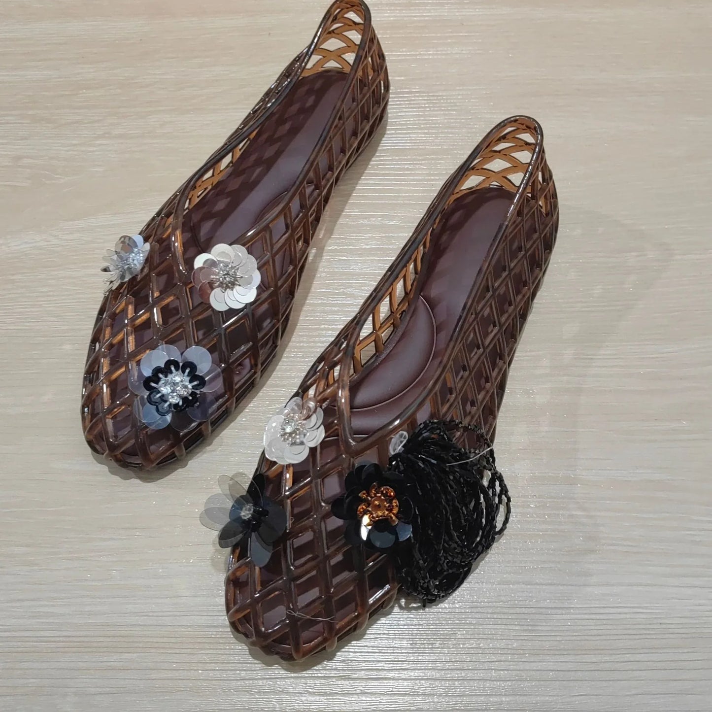 Women's Colorful Hollow Grid Flat Sandals Summer Ladies Flat Jelly Shoe DIY Non-slip Vacation Beach Shoes with Shoes Accessories
