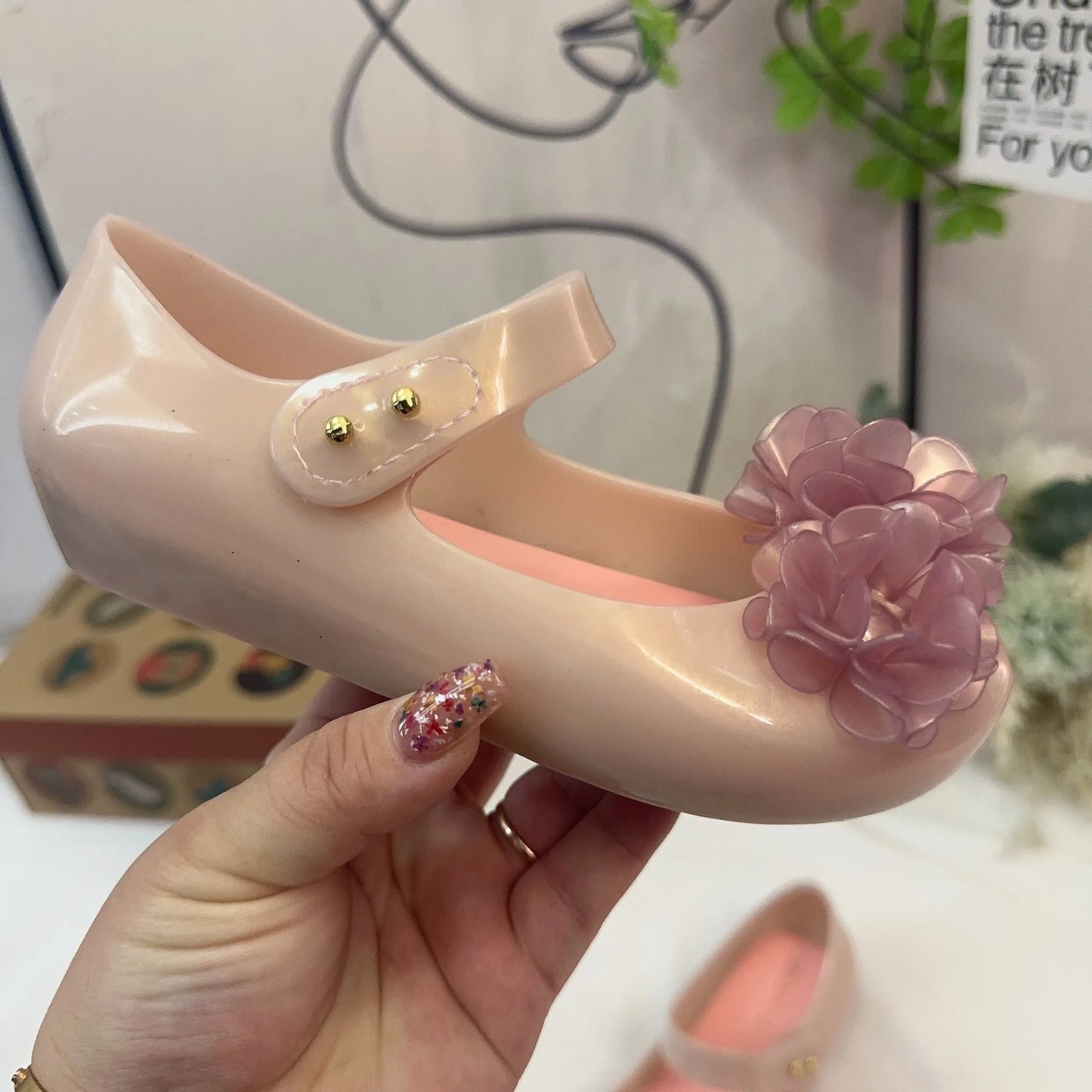 2025 New Style Girls Princess Fashion sandal Children's Jelly Shoes Summer Kids Camellia Single Comfortable Beach shoes HMI149