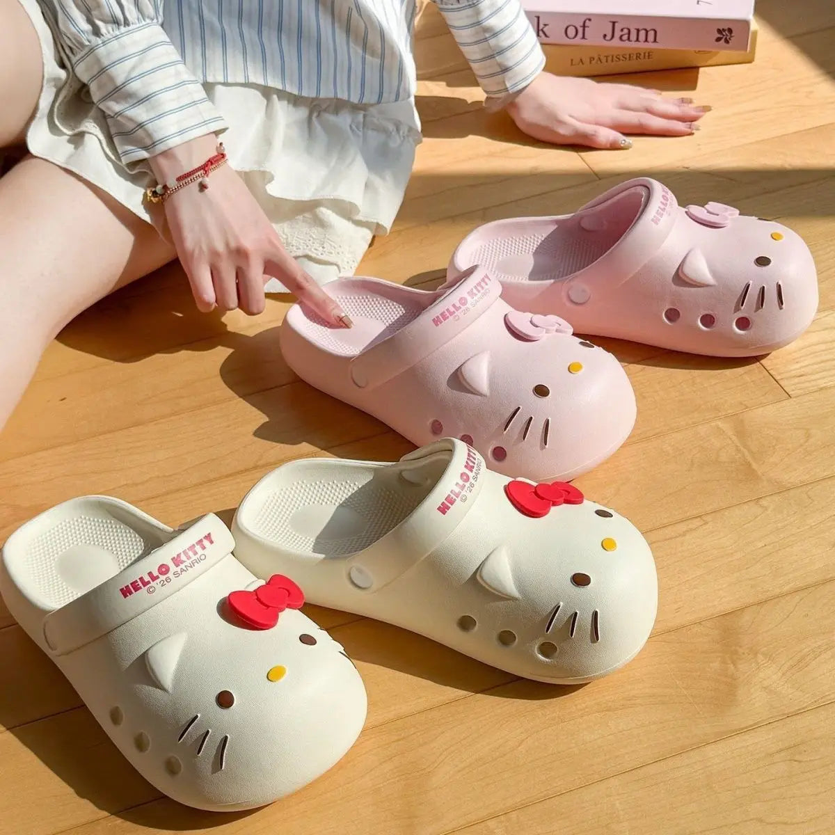 Kawaii HelloKitty Cartoon Peripheral Home Essential Women's Hole Shoes, Summer Slippers, Suitable for Summer Home and Beach Play