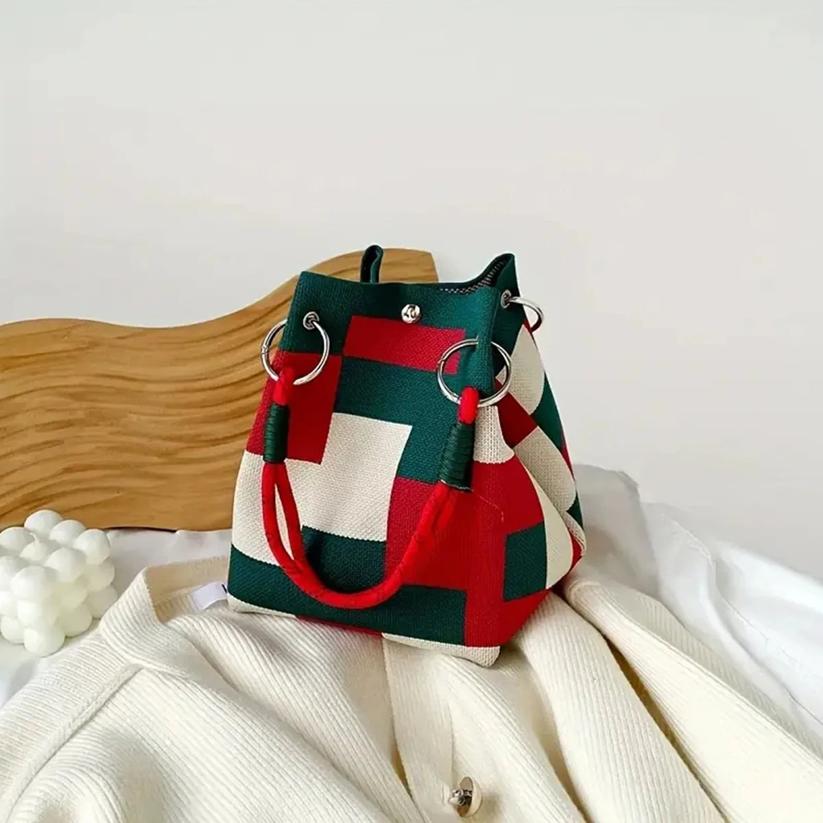 This multi-color knitted retro bucket handbag is simple and color-blocked, versatile and easy to carry with you