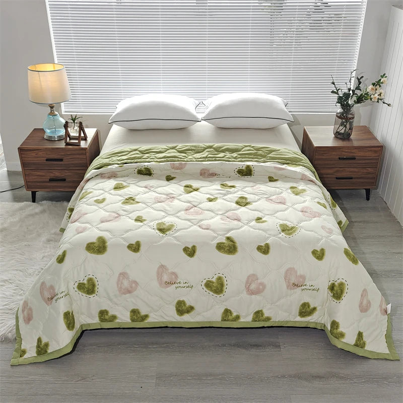 Elegant Printed Cooling Summer Quilt, Soft Washed Fabric Lightweight Quilted Comforter, Breathable Machine Washable Bed Blanket,