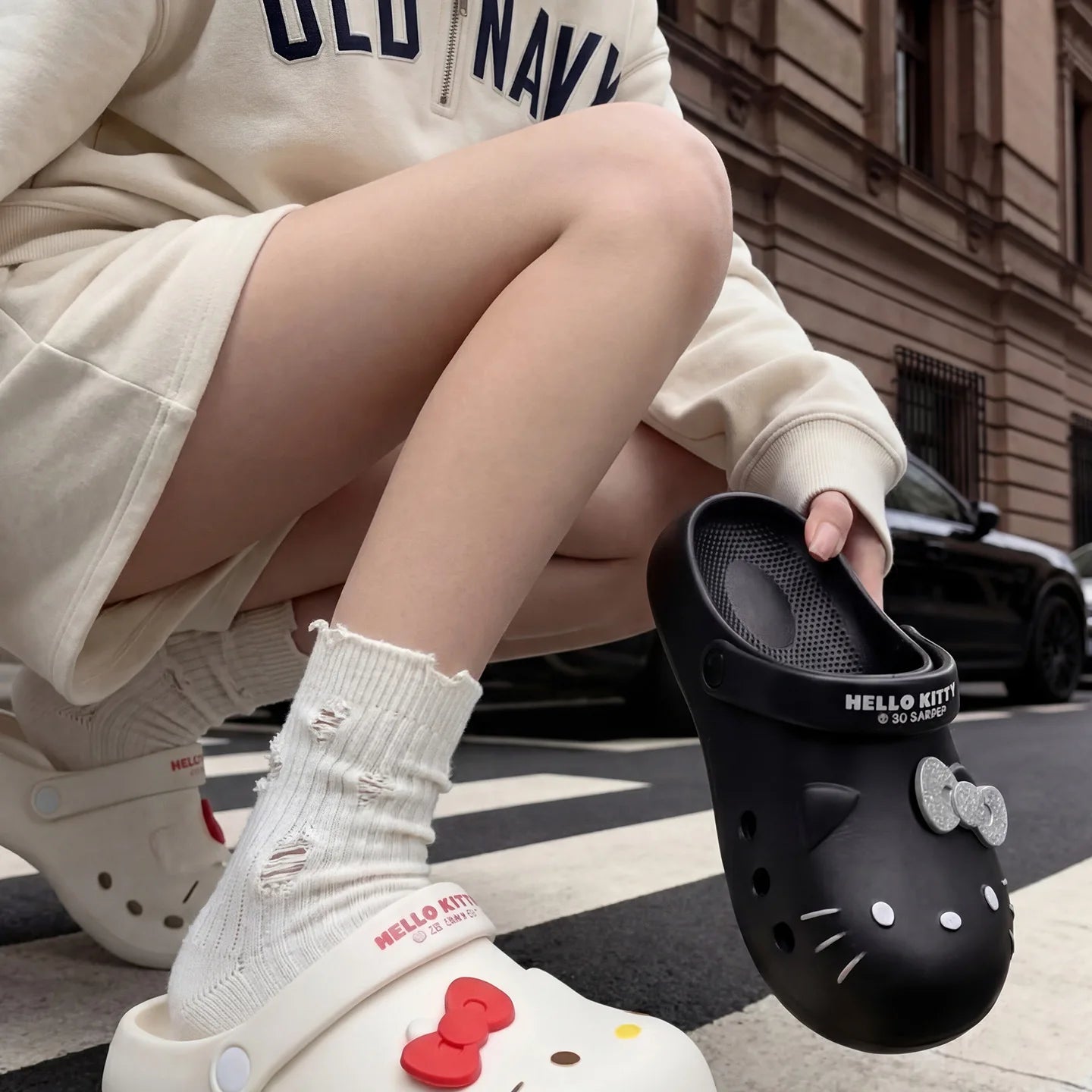 Kawaii HelloKitty Cartoon Peripheral Home Essential Women's Hole Shoes, Summer Slippers, Suitable for Summer Home and Beach Play