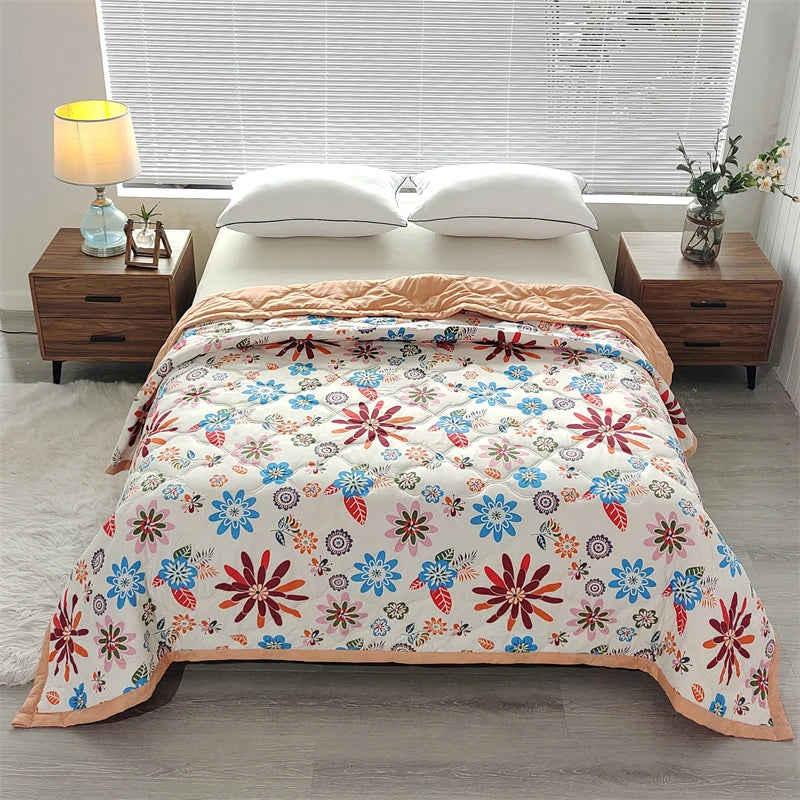 Elegant Printed Cooling Summer Quilt, Soft Washed Fabric Lightweight Quilted Comforter, Breathable Machine Washable Bed Blanket,