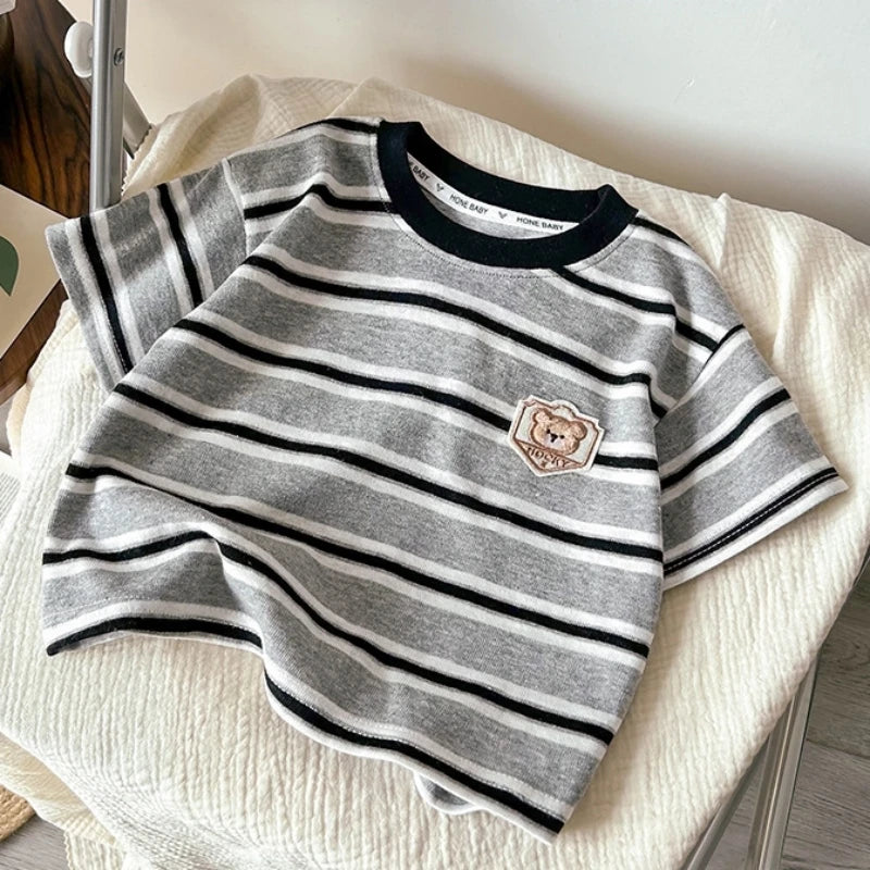 New Summer Childrens Clothes Korean Style Multiple Striped T-shirt with Cute Bear Embroidery Patch for Boys Girls Loose T-shirt