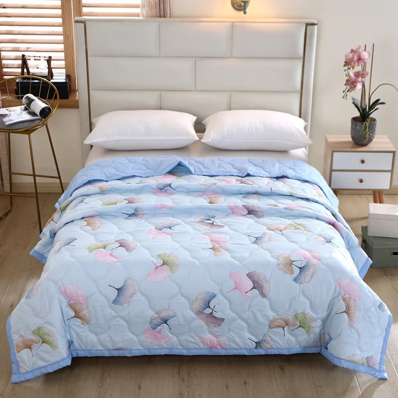 Elegant Printed Cooling Summer Quilt, Soft Washed Fabric Lightweight Quilted Comforter, Breathable Machine Washable Bed Blanket,