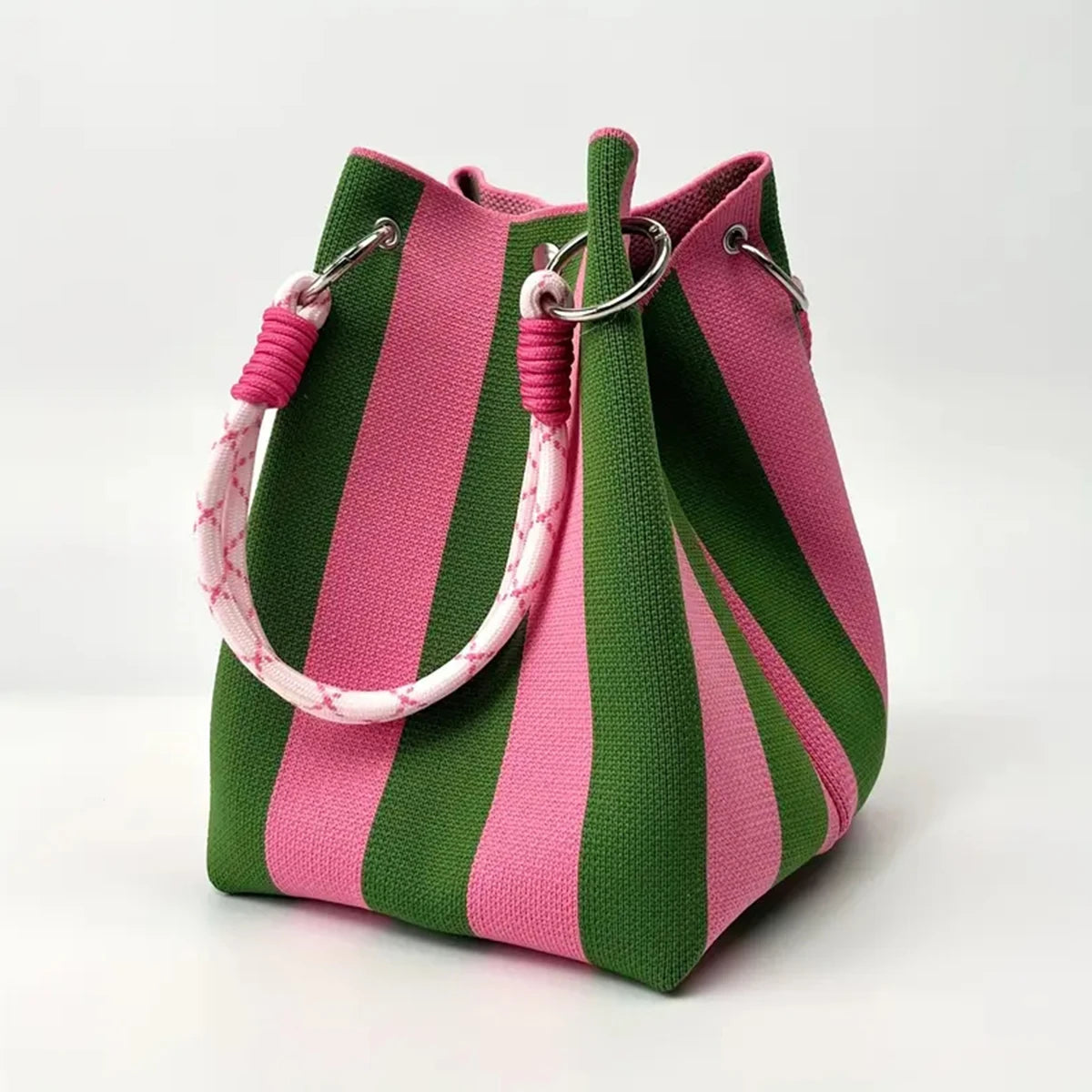 This multi-color knitted retro bucket handbag is simple and color-blocked, versatile and easy to carry with you