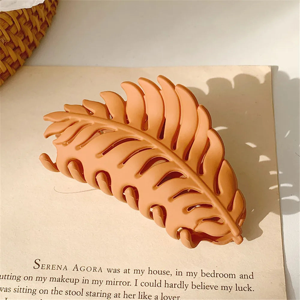 Matte Leaf Shape SolidColor Hair Claw for Women Frosted Grab Clip Bun Hair Accessories Styling Tool Ins Simple All-Match Hairpin