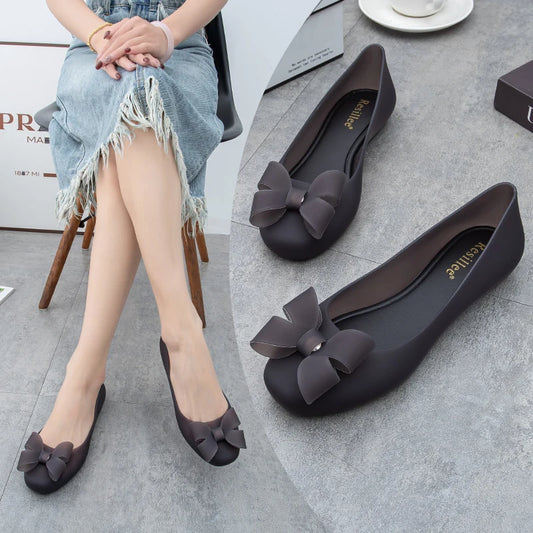 Women Bowknot Jelly Shoes Waterproof Flat Sandals Closed Toe Soft PVC Slip-On Casual Rain Shoes Beach Ballet Flats