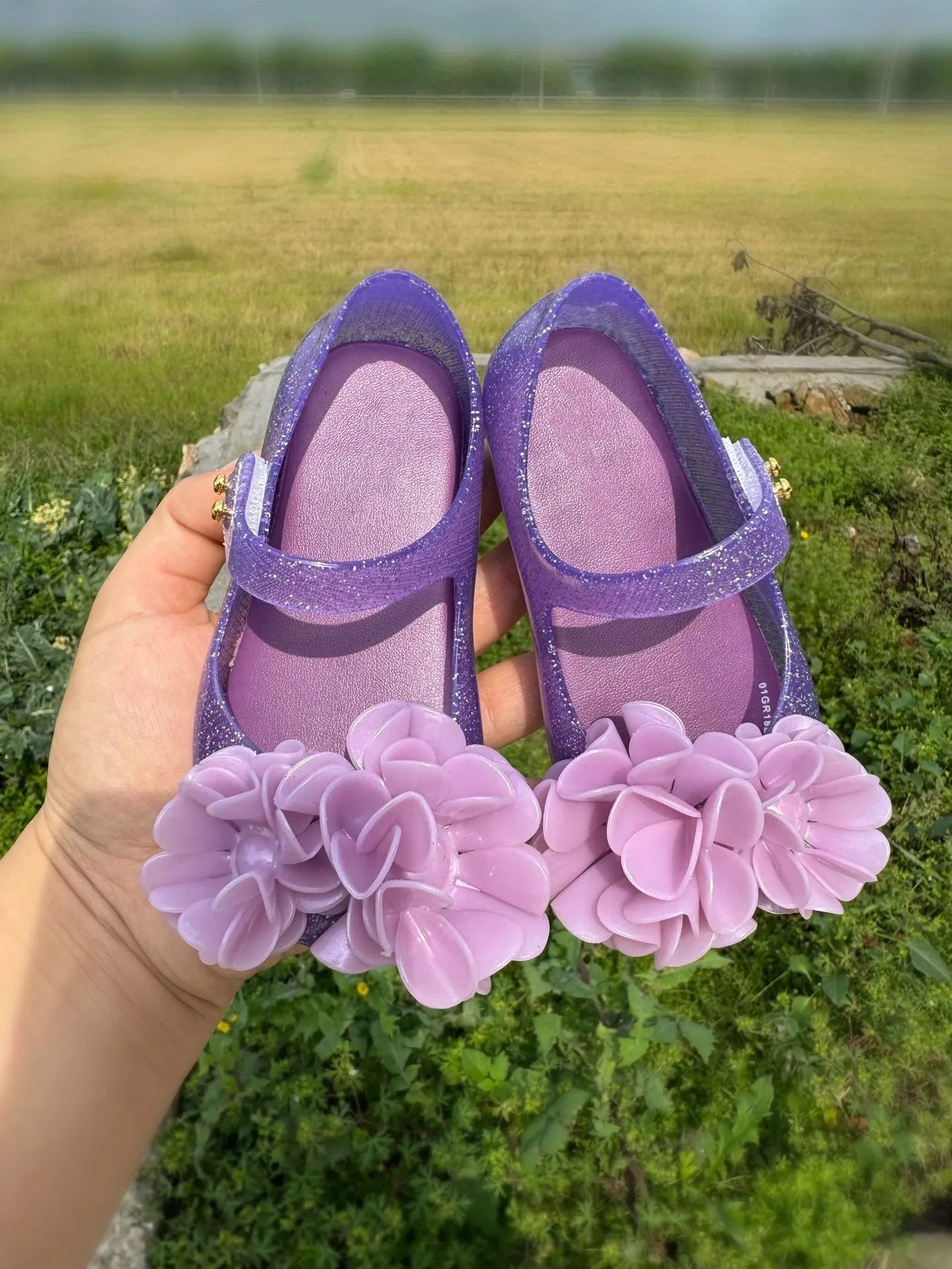 2025 New Style Girls Princess Fashion sandal Children's Jelly Shoes Summer Kids Camellia Single Comfortable Beach shoes HMI149