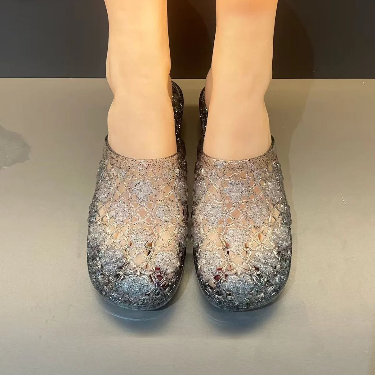 New transparent Crystal Slippers for Women Non-slip Thick Soled Odor-resistant Sandals Fashion Cut-outs Outdoor Jelly Slides