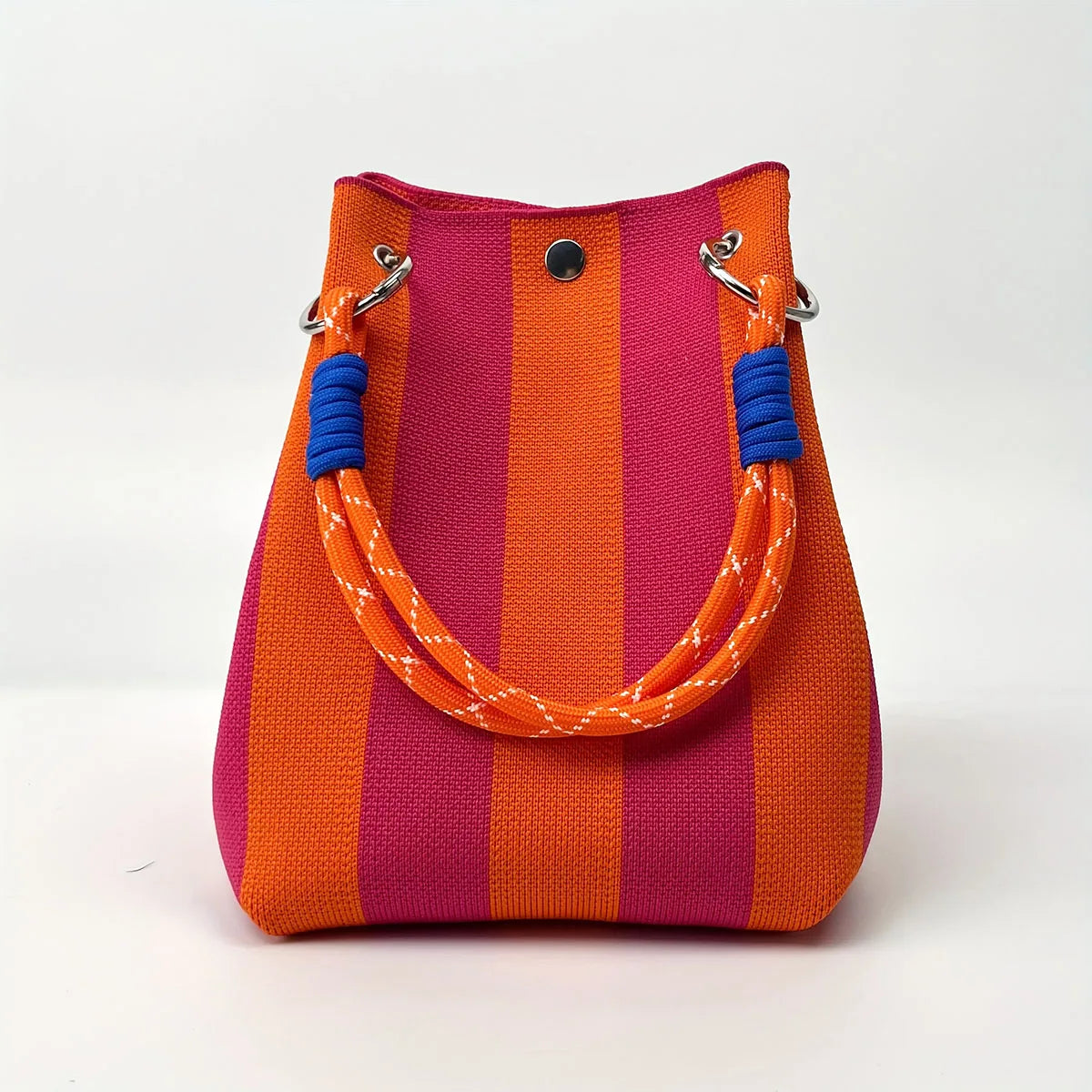 This multi-color knitted retro bucket handbag is simple and color-blocked, versatile and easy to carry with you