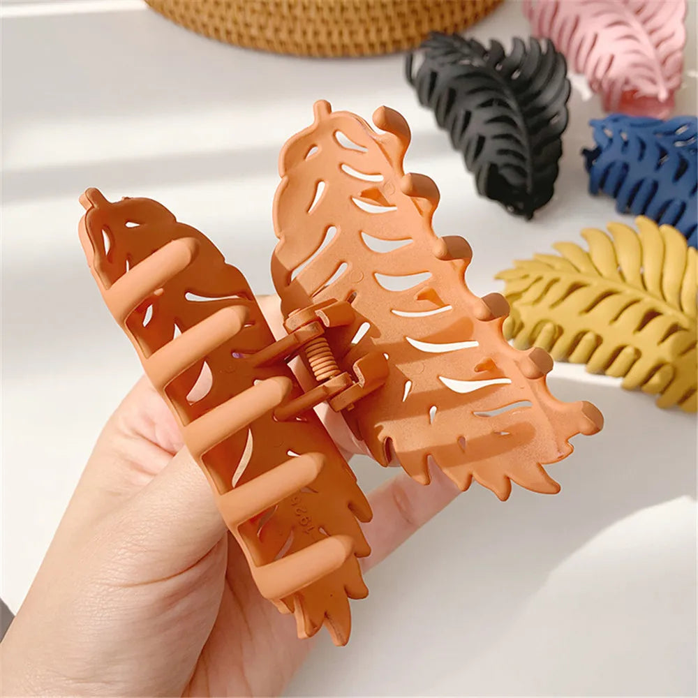 Matte Leaf Shape SolidColor Hair Claw for Women Frosted Grab Clip Bun Hair Accessories Styling Tool Ins Simple All-Match Hairpin
