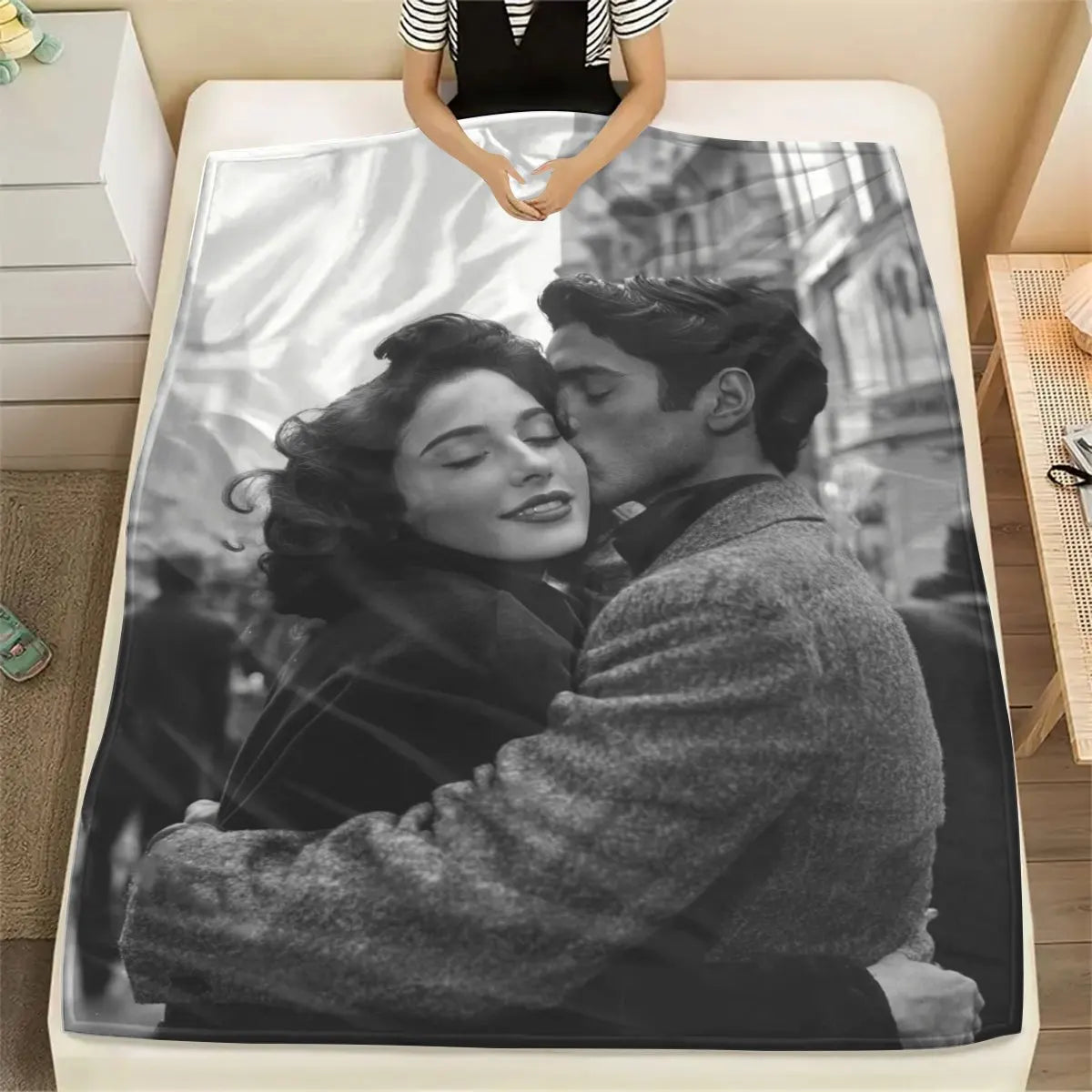 1 Piece of Custom DIY Personalized Photo Blanket for Your Loved One - Flannel Blanket with Personalized Photo, Soft and Warm, Suitable for Sofa, Bed, Office, Car, and Outdoor Travel - a Gift for Men and Women Suitable for All Seasons