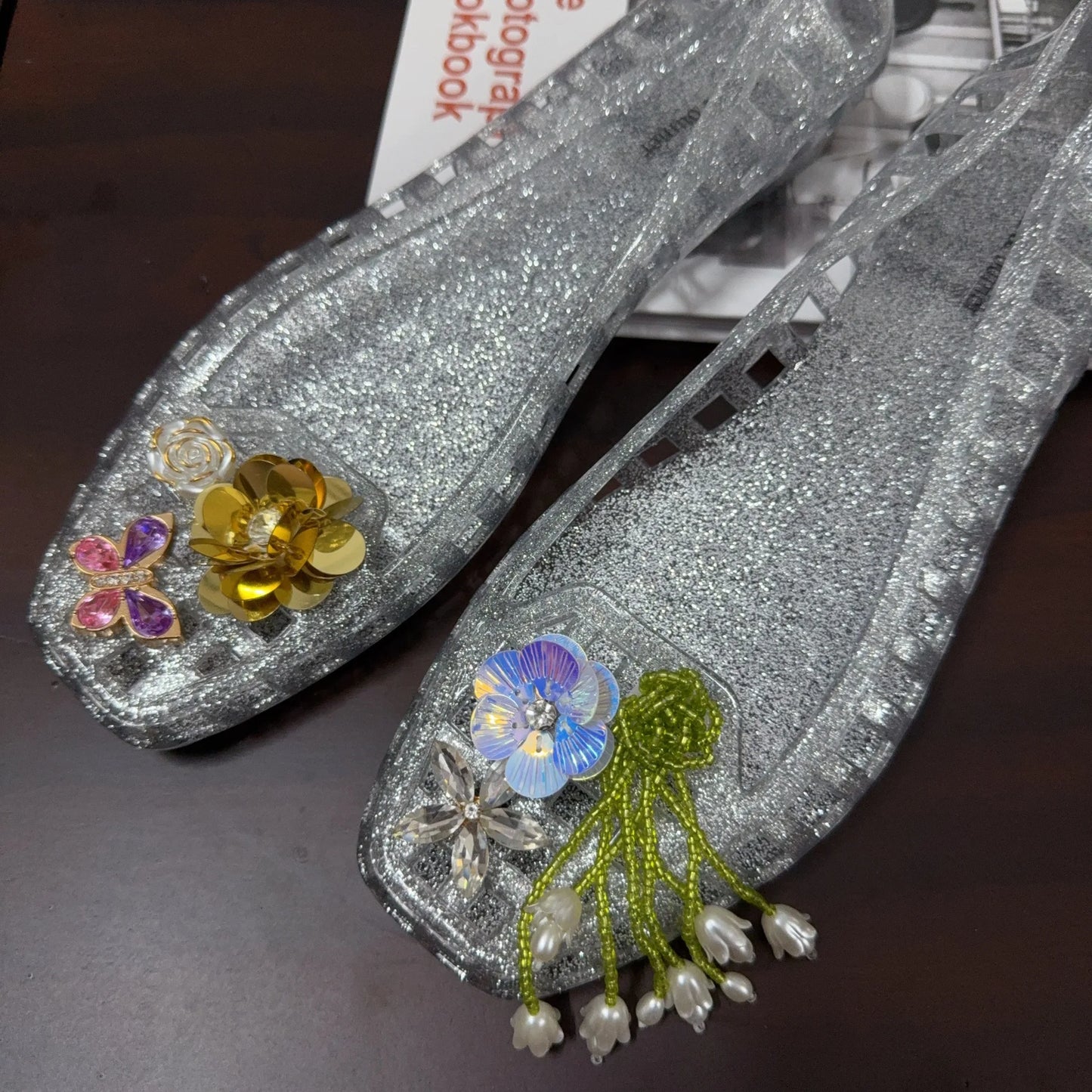2026 women's new crystal shoes pearl jelly shoes, summer cute girls' crystal sandals, outdoor versatile slippers
