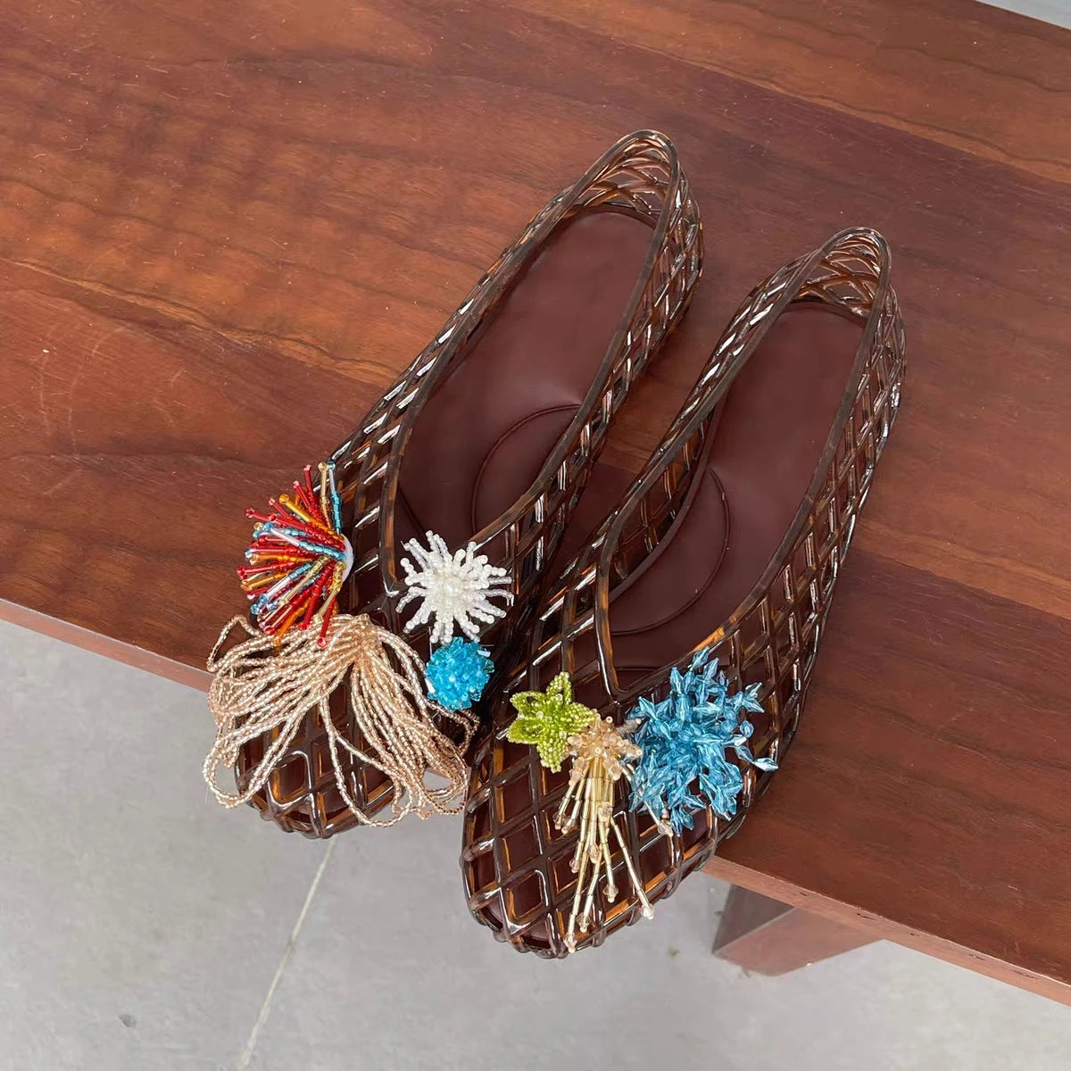 Women's Colorful Hollow Grid Flat Sandals Summer Ladies Flat Jelly Shoe DIY Non-slip Vacation Beach Shoes with Shoes Accessories