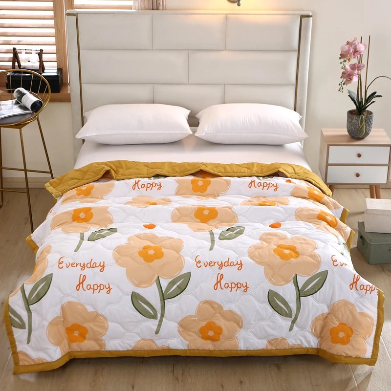 Elegant Printed Cooling Summer Quilt, Soft Washed Fabric Lightweight Quilted Comforter, Breathable Machine Washable Bed Blanket,